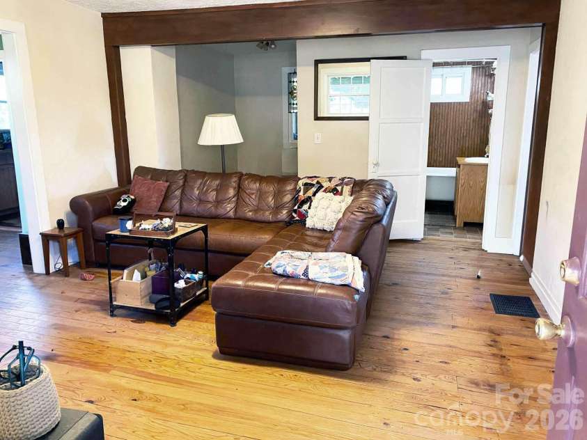 24 Ridge Avenue, Asheville, NC 28803.  MLS# CAR4321438, YatesRealty ID 22966. 