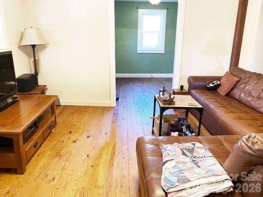 24 Ridge Avenue, Asheville, NC 28803.  MLS# CAR4321438, YatesRealty ID 22966. 