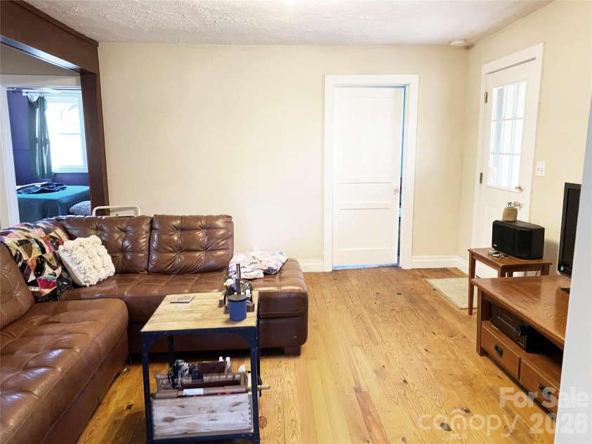 24 Ridge Avenue, Asheville, NC 28803.  MLS# CAR4321438, YatesRealty ID 22966. 