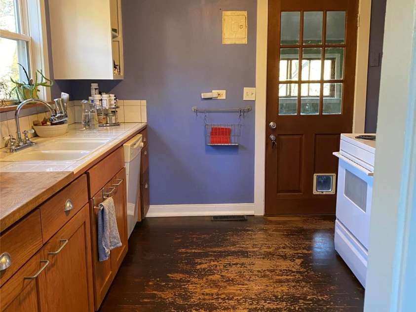 24 Ridge Avenue, Asheville, NC 28803.  MLS# CAR4321438, YatesRealty ID 22966. 