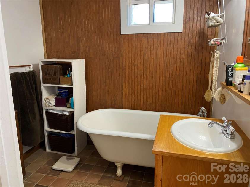 24 Ridge Avenue, Asheville, NC 28803.  MLS# CAR4321438, YatesRealty ID 22966. 