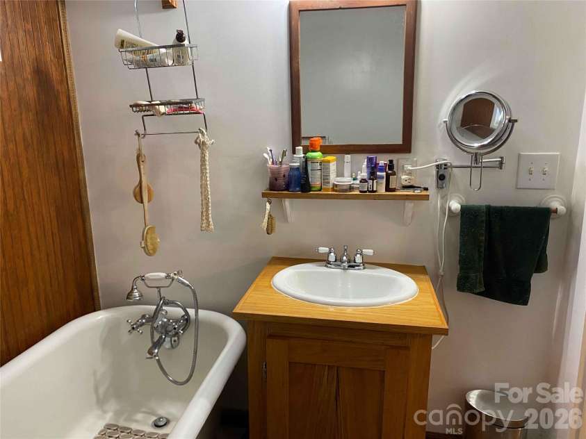 24 Ridge Avenue, Asheville, NC 28803.  MLS# CAR4321438, YatesRealty ID 22966. 