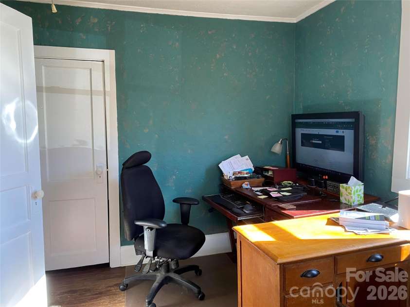 24 Ridge Avenue, Asheville, NC 28803.  MLS# CAR4321438, YatesRealty ID 22966. 