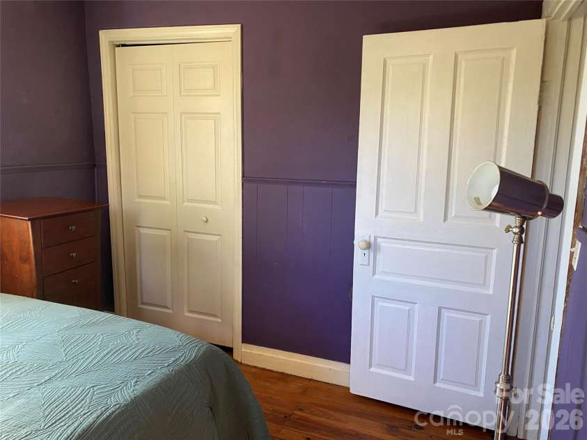 24 Ridge Avenue, Asheville, NC 28803.  MLS# CAR4321438, YatesRealty ID 22966. 