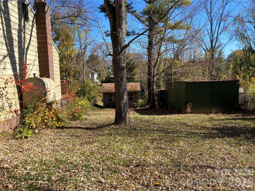 24 Ridge Avenue, Asheville, NC 28803.  MLS# CAR4321438, YatesRealty ID 22966. 
