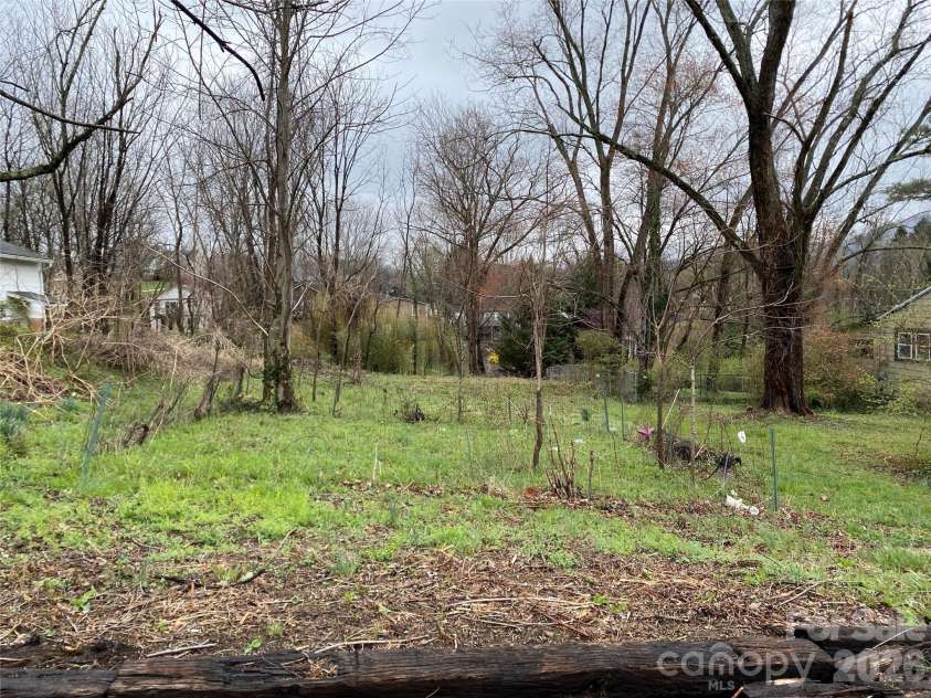 24 Ridge Avenue, Asheville, NC 28803.  MLS# CAR4321438, YatesRealty ID 22966. 