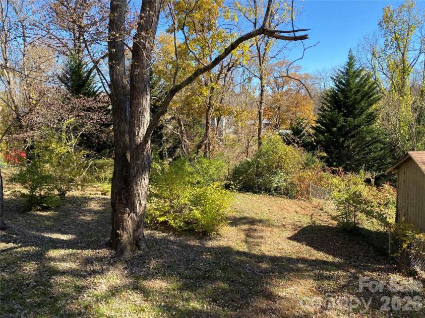 24 Ridge Avenue, Asheville, NC 28803.  MLS# CAR4321438, YatesRealty ID 22966. 