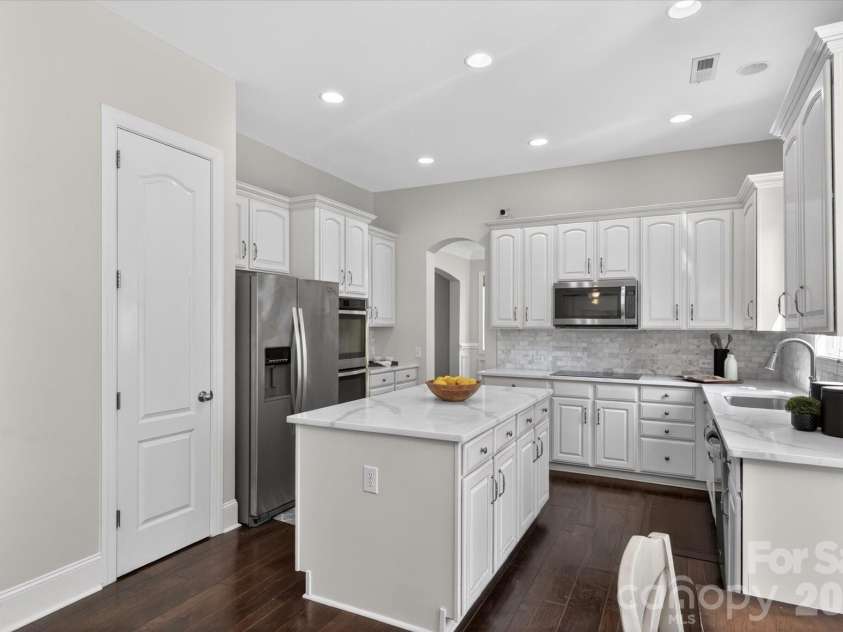 4936 Hawk Shadow Lane, Charlotte, NC 28277.  MLS# CAR4372746, YatesRealty ID 22967. 