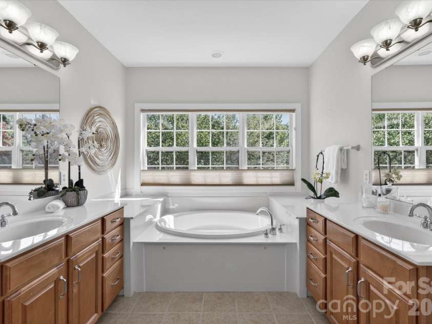 4936 Hawk Shadow Lane, Charlotte, NC 28277.  MLS# CAR4372746, YatesRealty ID 22967. Primary Bathroom
