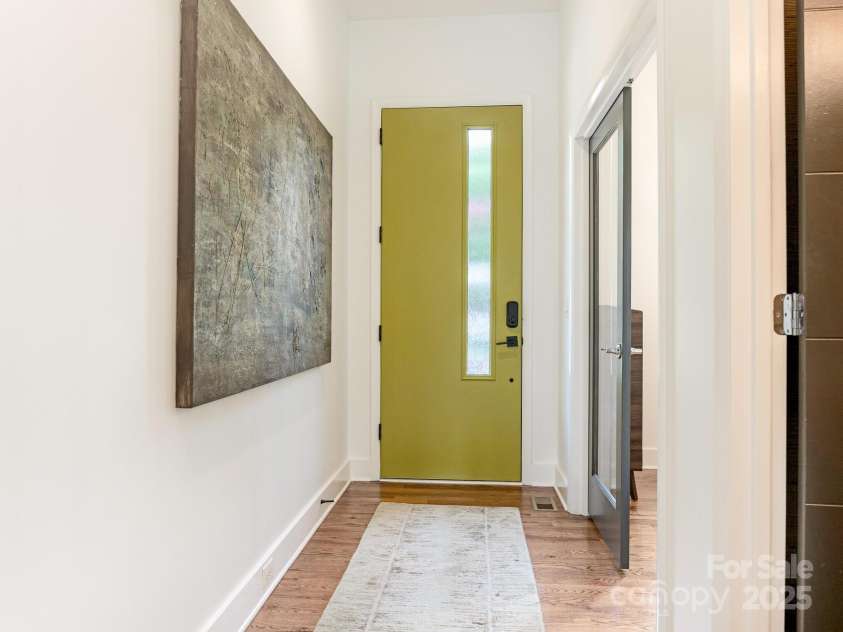 628 Cherry Street, Charlotte, NC 28204.  MLS# CAR4275125, YatesRealty ID 22967. Entry