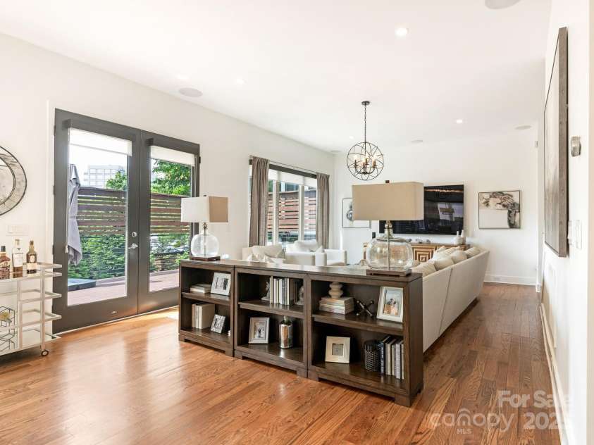 628 Cherry Street, Charlotte, NC 28204.  MLS# CAR4275125, YatesRealty ID 22967. Family Room