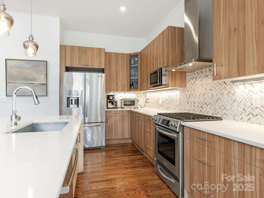 628 Cherry Street, Charlotte, NC 28204.  MLS# CAR4275125, YatesRealty ID 22967. Kitchen
