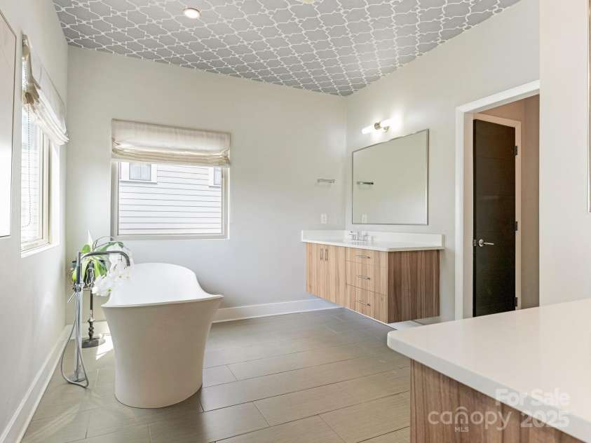 628 Cherry Street, Charlotte, NC 28204.  MLS# CAR4275125, YatesRealty ID 22967. Primary Bathroom