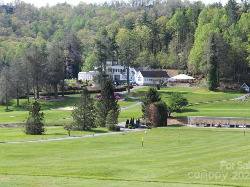 118 Broadmoor Drive, Flat Rock, NC 28731.  MLS# CAR4275218, YatesRealty ID 22968. Kenmure clubhouse.