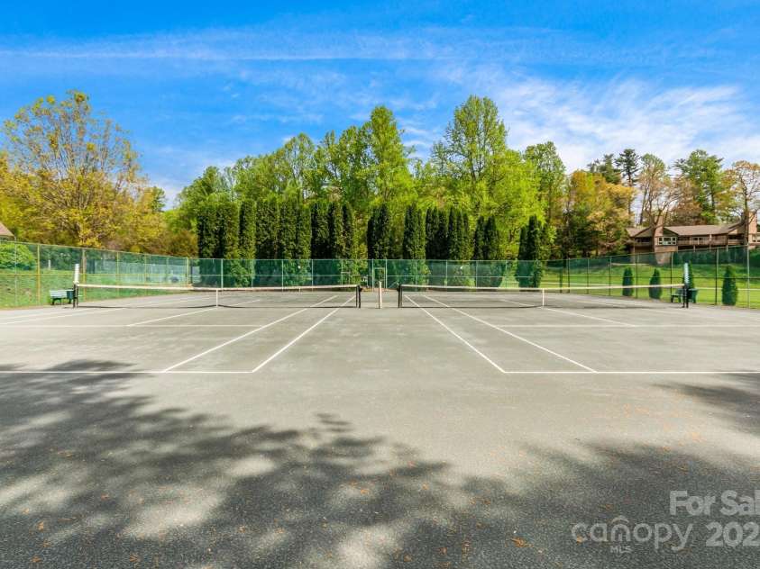 118 Broadmoor Drive, Flat Rock, NC 28731.  MLS# CAR4275218, YatesRealty ID 22968. Kenmure has Pickleball (six courts),Bocce Ball, and 4 Har-Tru Clay and 2 Hard Surface Tennis Courts.