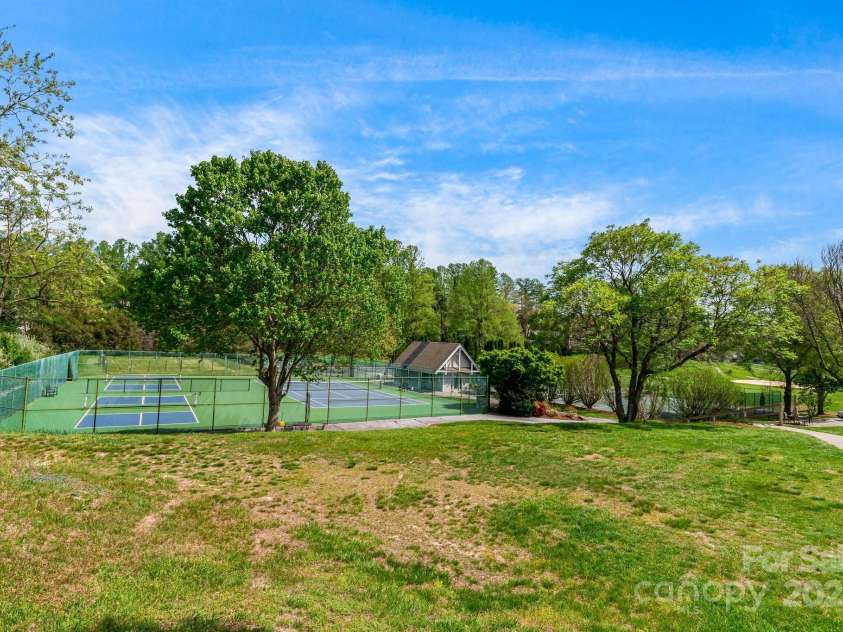 118 Broadmoor Drive, Flat Rock, NC 28731.  MLS# CAR4275218, YatesRealty ID 22968. Kenmure has Pickleball (six courts),Bocce Ball, and 4 Har-Tru Clay and 2 Hard Surface Tennis Courts.