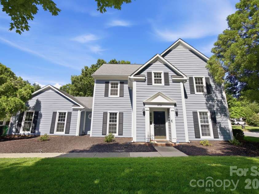 8729 Totteridge Drive, Charlotte, NC 28277.  MLS# CAR4380415, YatesRealty ID 22968. 