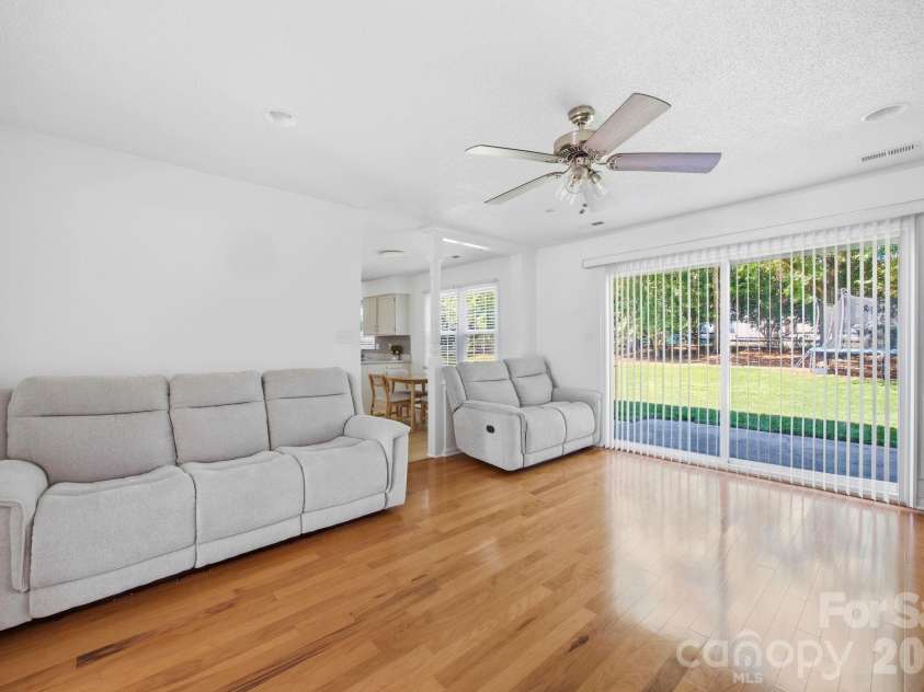 8729 Totteridge Drive, Charlotte, NC 28277.  MLS# CAR4380415, YatesRealty ID 22968. 