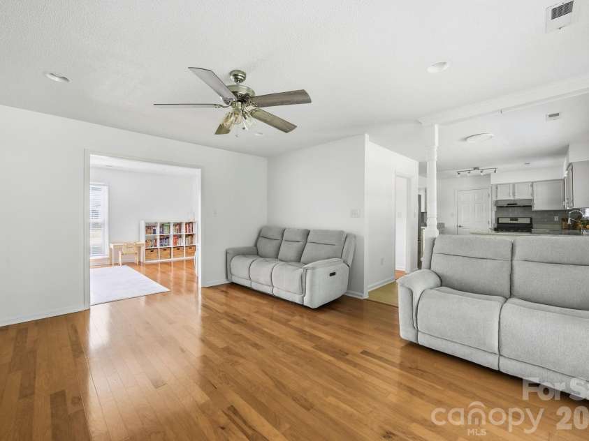 8729 Totteridge Drive, Charlotte, NC 28277.  MLS# CAR4380415, YatesRealty ID 22968. 