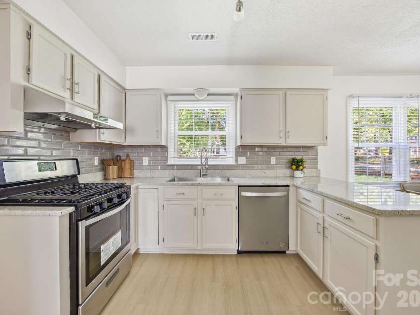 8729 Totteridge Drive, Charlotte, NC 28277.  MLS# CAR4380415, YatesRealty ID 22968. 