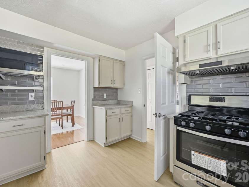 8729 Totteridge Drive, Charlotte, NC 28277.  MLS# CAR4380415, YatesRealty ID 22968. 