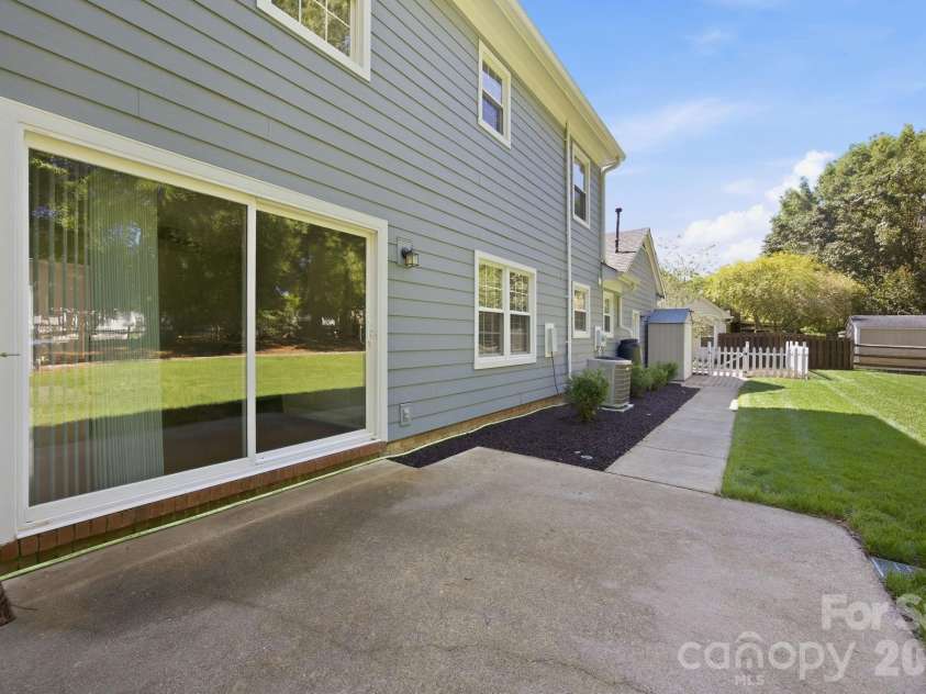 8729 Totteridge Drive, Charlotte, NC 28277.  MLS# CAR4380415, YatesRealty ID 22968. 