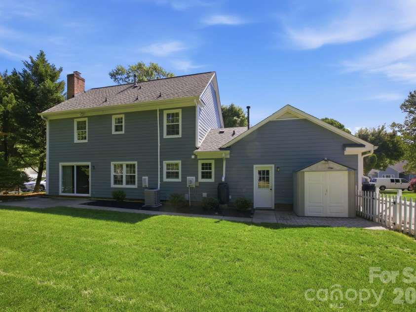 8729 Totteridge Drive, Charlotte, NC 28277.  MLS# CAR4380415, YatesRealty ID 22968. 