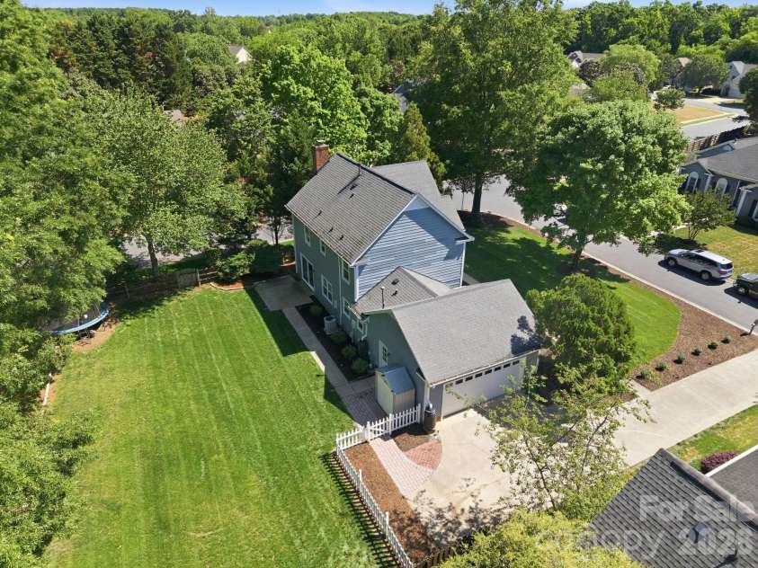 8729 Totteridge Drive, Charlotte, NC 28277.  MLS# CAR4380415, YatesRealty ID 22968. 