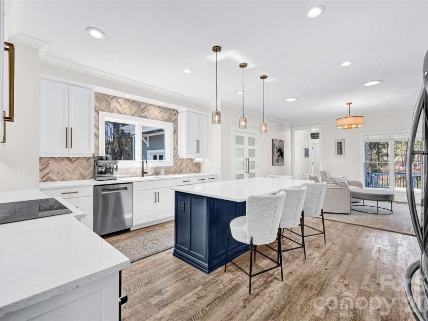 141 Stonewall Beach Lane, Mooresville, NC 28117.  MLS# CAR4356784, YatesRealty ID 22969. Kitchen