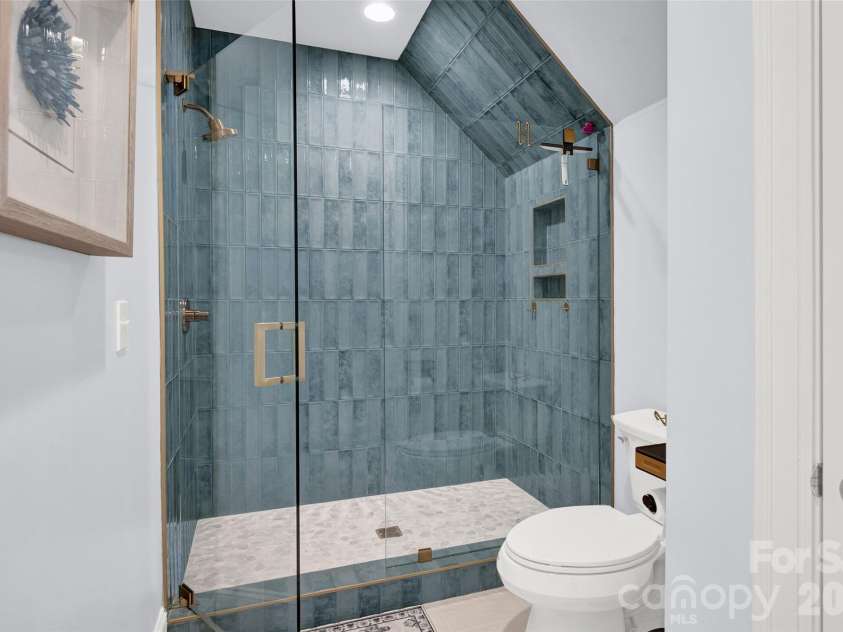 141 Stonewall Beach Lane, Mooresville, NC 28117.  MLS# CAR4356784, YatesRealty ID 22969. Upper 2nd Full bath