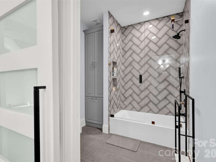 141 Stonewall Beach Lane, Mooresville, NC 28117.  MLS# CAR4356784, YatesRealty ID 22969. Upper 3rd Fullbath