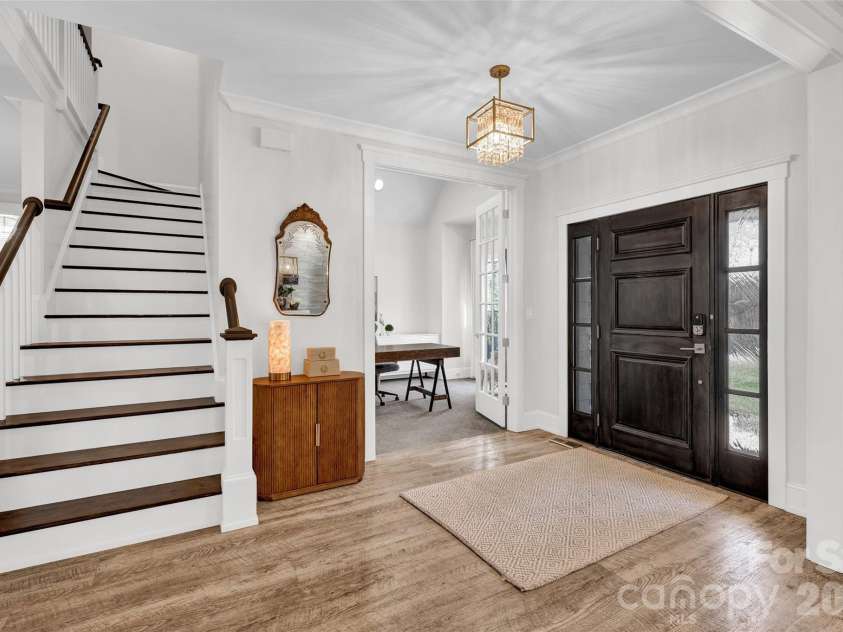 141 Stonewall Beach Lane, Mooresville, NC 28117.  MLS# CAR4356784, YatesRealty ID 22969. Welcoming foyer