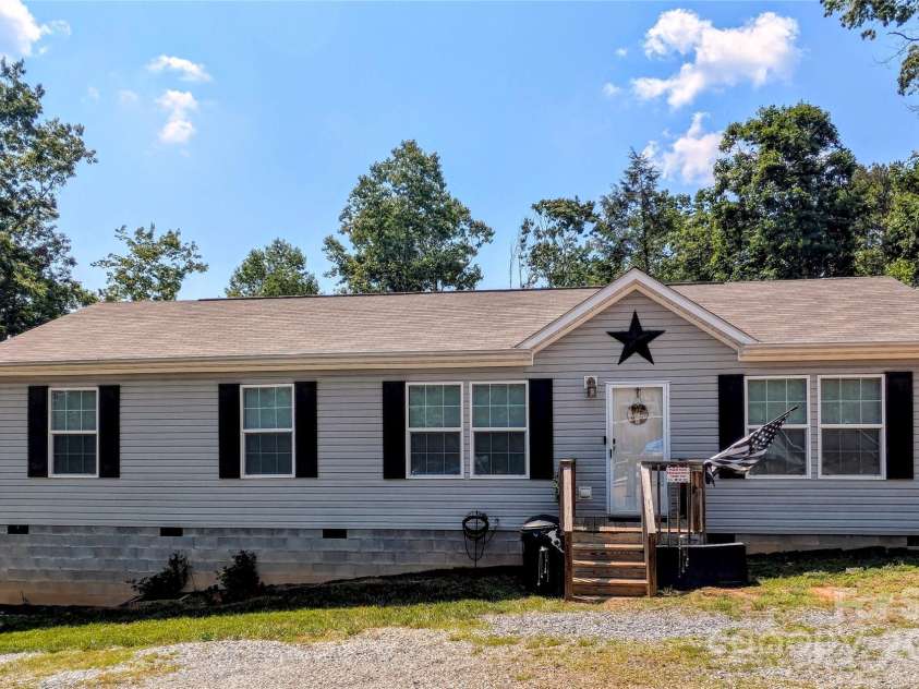 201 Smoky Mountain Drive, Marion, NC 28752.  MLS# CAR4267267, YatesRealty ID 22969. 