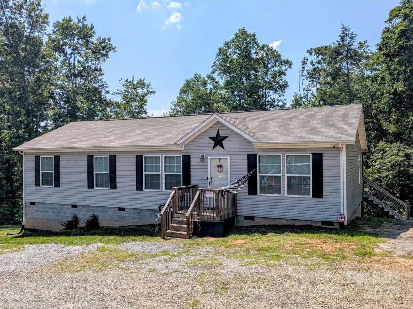 201 Smoky Mountain Drive, Marion, NC 28752.  MLS# CAR4267267, YatesRealty ID 22969. 