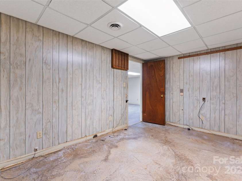 107 17th Street, Salisbury, NC 28144.  MLS# CAR4333959, YatesRealty ID 2297. Flex room in basement