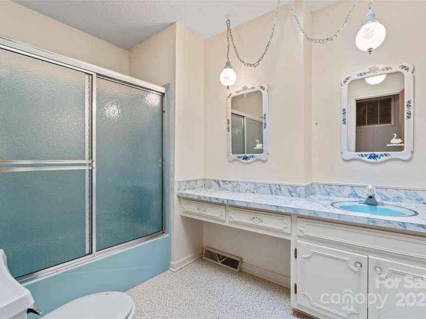 107 17th Street, Salisbury, NC 28144.  MLS# CAR4333959, YatesRealty ID 2297. Hall Bath