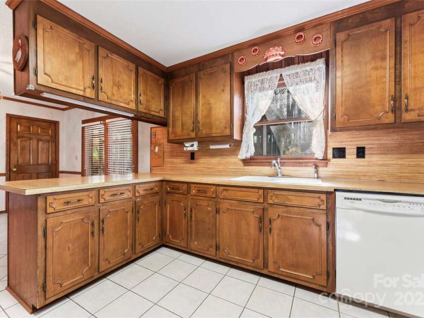 107 17th Street, Salisbury, NC 28144.  MLS# CAR4333959, YatesRealty ID 2297. Kitchen