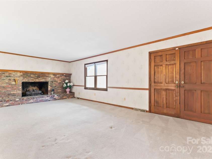 107 17th Street, Salisbury, NC 28144.  MLS# CAR4333959, YatesRealty ID 2297. Living Room