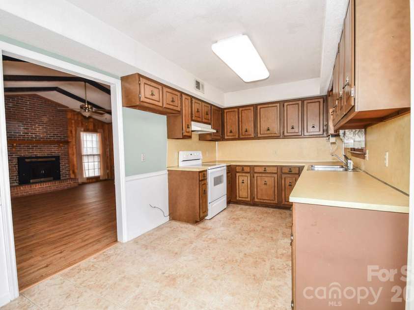 2209 Waverly Drive, Monroe, NC 28112.  MLS# CAR4336873, YatesRealty ID 2297. 