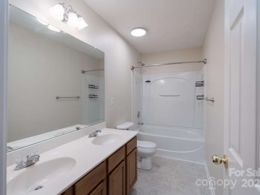 1144 Spicewood Pines Road, Fort Mill, SC 29708.  MLS# CAR4246167, YatesRealty ID 22970. Full bath upstairs