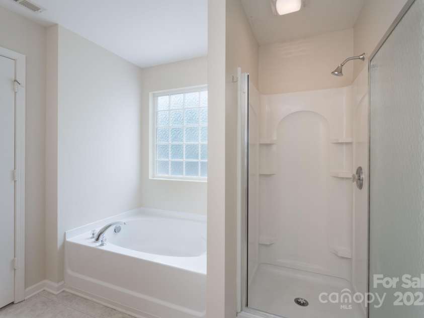 1144 Spicewood Pines Road, Fort Mill, SC 29708.  MLS# CAR4246167, YatesRealty ID 22970. Primary ensuite