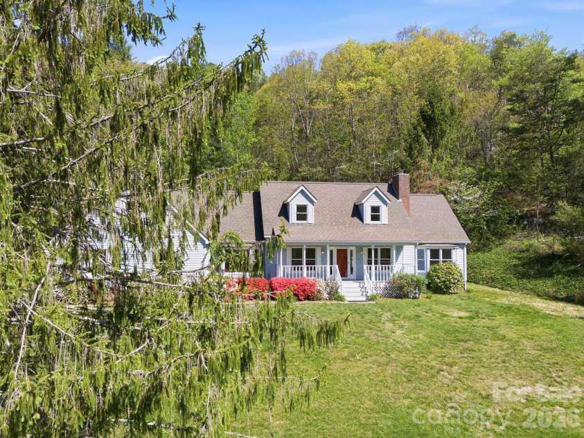 29 Small Mountain Drive, Asheville, NC 28805.  MLS# CAR4371333, YatesRealty ID 22970. 