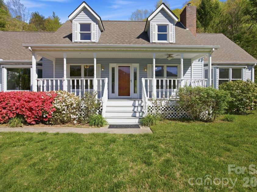 29 Small Mountain Drive, Asheville, NC 28805.  MLS# CAR4371333, YatesRealty ID 22970. 