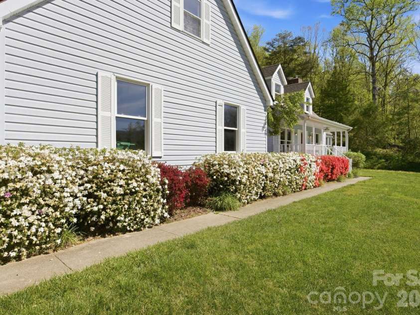29 Small Mountain Drive, Asheville, NC 28805.  MLS# CAR4371333, YatesRealty ID 22970. 