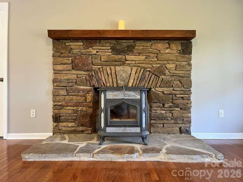 29 Small Mountain Drive, Asheville, NC 28805.  MLS# CAR4371333, YatesRealty ID 22970. 