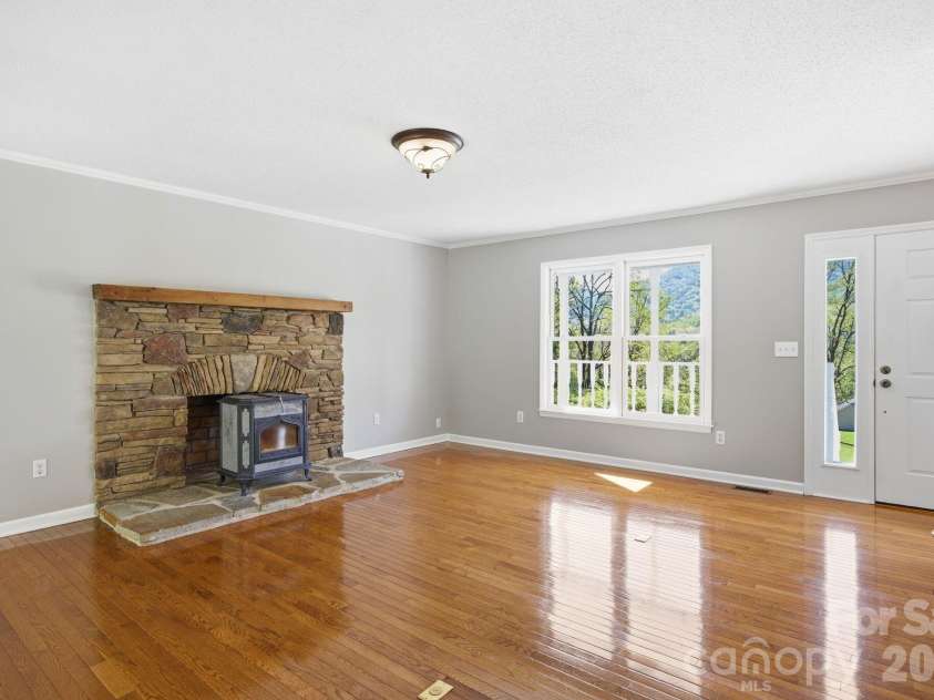 29 Small Mountain Drive, Asheville, NC 28805.  MLS# CAR4371333, YatesRealty ID 22970. 