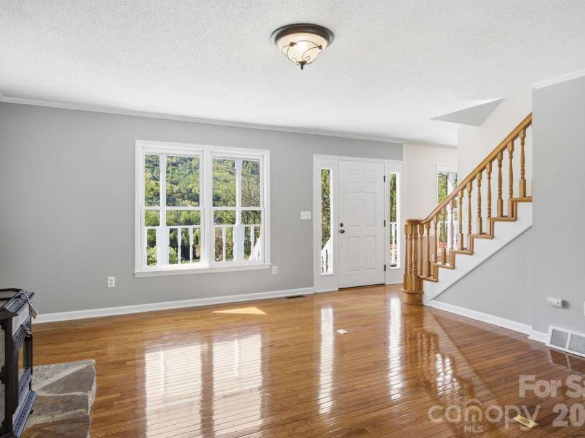 29 Small Mountain Drive, Asheville, NC 28805.  MLS# CAR4371333, YatesRealty ID 22970. 