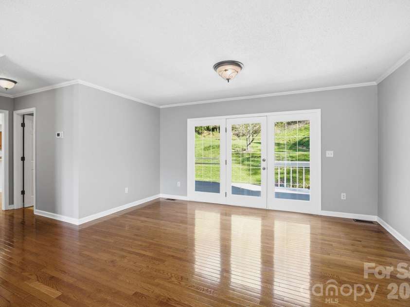 29 Small Mountain Drive, Asheville, NC 28805.  MLS# CAR4371333, YatesRealty ID 22970. 