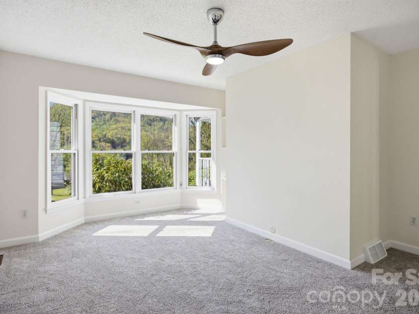 29 Small Mountain Drive, Asheville, NC 28805.  MLS# CAR4371333, YatesRealty ID 22970. 