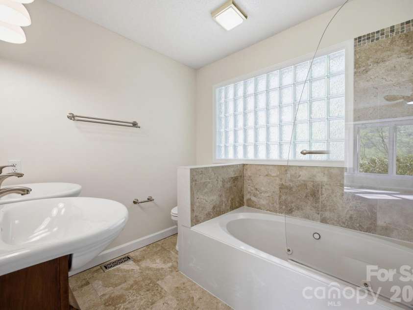 29 Small Mountain Drive, Asheville, NC 28805.  MLS# CAR4371333, YatesRealty ID 22970. 